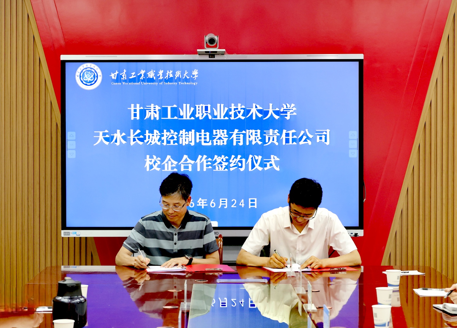 bee0f9219e1ed422070e1ef5d79adc1a.jpg